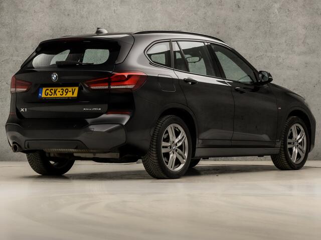 BMW X1 xDrive25e M Sport 221Pk Automaat (PANORAMADAK, M PAKKET, GROOT NAVI, SFEERVERLICHTING, ADAPTIVE CRUISE, HEAD-UP DISPLAY, SPORTSTOELEN, LEDER, ELEK ACHTERKLEP, CAMERA, NIEUWSTAAT)