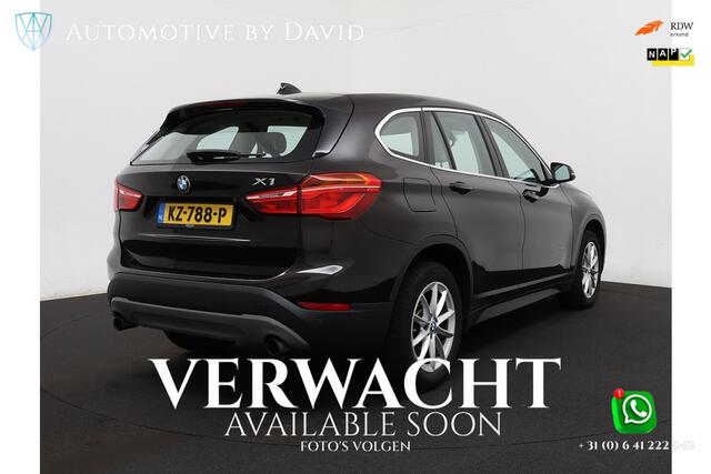 BMW X1 sDrive20i 192 pk HIGH EXECUTIVE CENTENNIAL AUTOMAAT / LEDER / HEAD-UP DISPLAY / NAVIGATIE PLUS / LED-KOPLAMPEN / SPORTSTOELEN / ALARM / CRUISE CONTROL / ISOFIX