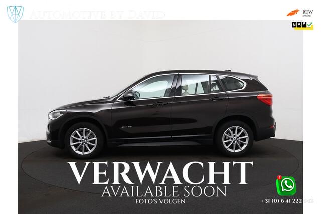 BMW X1 sDrive20i 192 pk HIGH EXECUTIVE CENTENNIAL AUTOMAAT / LEDER / HEAD-UP DISPLAY / NAVIGATIE PLUS / LED-KOPLAMPEN / SPORTSTOELEN / ALARM / CRUISE CONTROL / ISOFIX