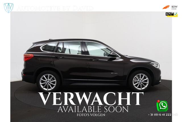 BMW X1 sDrive20i 192 pk HIGH EXECUTIVE CENTENNIAL AUTOMAAT / LEDER / HEAD-UP DISPLAY / NAVIGATIE PLUS / LED-KOPLAMPEN / SPORTSTOELEN / ALARM / CRUISE CONTROL / ISOFIX