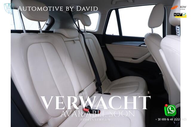 BMW X1 sDrive20i 192 pk HIGH EXECUTIVE CENTENNIAL AUTOMAAT / LEDER / HEAD-UP DISPLAY / NAVIGATIE PLUS / LED-KOPLAMPEN / SPORTSTOELEN / ALARM / CRUISE CONTROL / ISOFIX