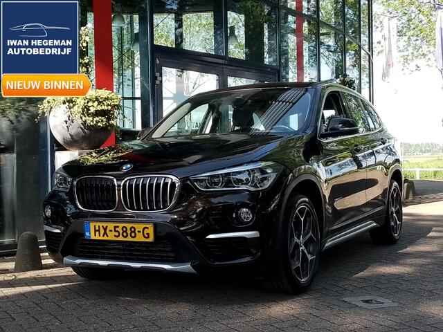 BMW X1 sDrive20i 191 PK AUTOMAAT | Leer | Trekhaak | Navi | Headup | Cruise Control | LM Velgen | PDC