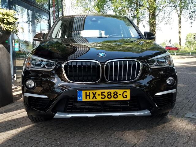 BMW X1 sDrive20i 191 PK AUTOMAAT | Leer | Trekhaak | Navi | Headup | Cruise Control | LM Velgen | PDC