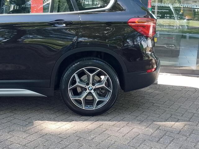 BMW X1 sDrive20i 191 PK AUTOMAAT | Leer | Trekhaak | Navi | Headup | Cruise Control | LM Velgen | PDC
