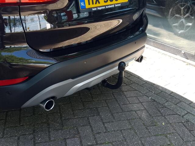 BMW X1 sDrive20i 191 PK AUTOMAAT | Leer | Trekhaak | Navi | Headup | Cruise Control | LM Velgen | PDC