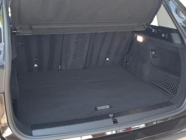 BMW X1 sDrive20i 191 PK AUTOMAAT | Leer | Trekhaak | Navi | Headup | Cruise Control | LM Velgen | PDC