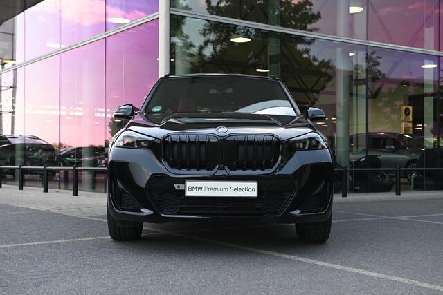BMW X1 xDrive30e High Executive M Sport Automaat / Trekhaak / Sportstoelen / Adaptieve LED / M Adaptief onderstel / Parking Assistant Plus / Head-Up / Comfort Access