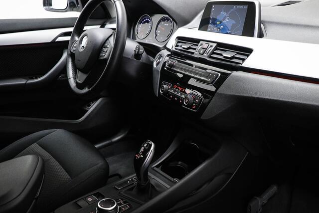 BMW X1 sDrive18i | PARKING PACK | LENDESTEUN | STOELOVERWARMING | TREKHAAK | 18"