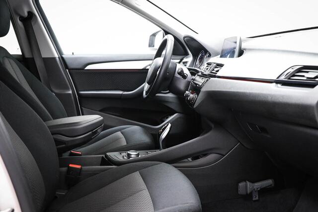 BMW X1 sDrive18i | PARKING PACK | LENDESTEUN | STOELOVERWARMING | TREKHAAK | 18"
