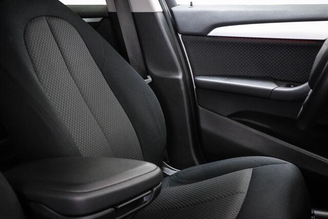 BMW X1 sDrive18i | PARKING PACK | LENDESTEUN | STOELOVERWARMING | TREKHAAK | 18"