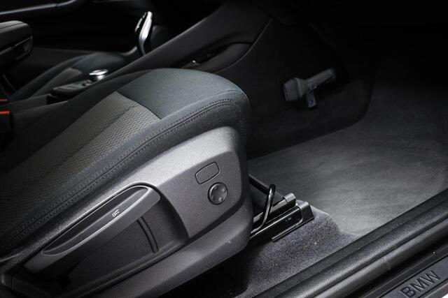 BMW X1 sDrive18i | PARKING PACK | LENDESTEUN | STOELOVERWARMING | TREKHAAK | 18"