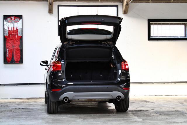 BMW X1 sDrive20i High Executive | Head-Up | Adaptive Cruise control | Elektr. achterklep | NL auto |