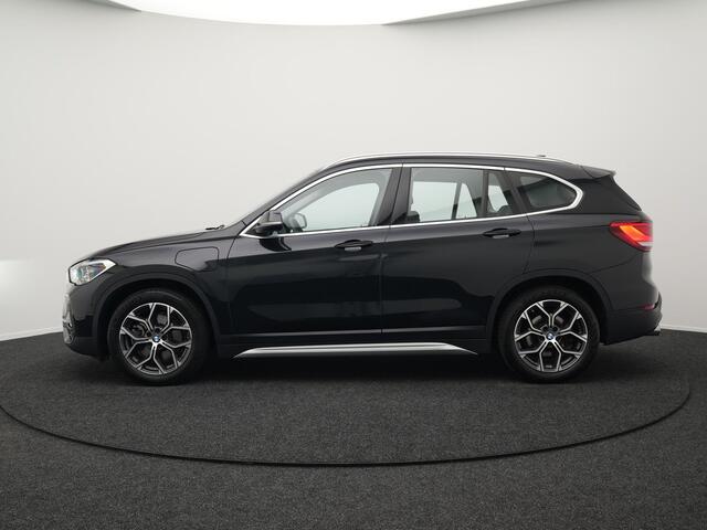 BMW X1 xDrive25e X Line Plug In Hybrid 221pk Dealer O.H. PHEV | Sportstoelen Verwarmd | Adaptive Cruise | Navigatie | Sfeerverlichting | Climate Control | DAB | LED Koplampen | L.M. 18" |