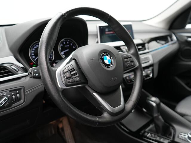BMW X1 xDrive25e X Line Plug In Hybrid 221pk Dealer O.H. PHEV | Sportstoelen Verwarmd | Adaptive Cruise | Navigatie | Sfeerverlichting | Climate Control | DAB | LED Koplampen | L.M. 18" |