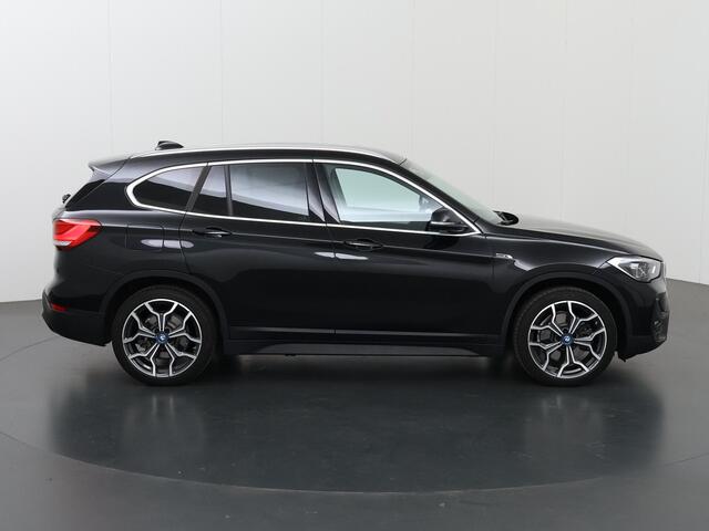 BMW X1 xDrive25e | Trekhaak Afneembaar | Navigatie | Sportstoelen | Parkeercamera | Keyless GO | Climate Control |