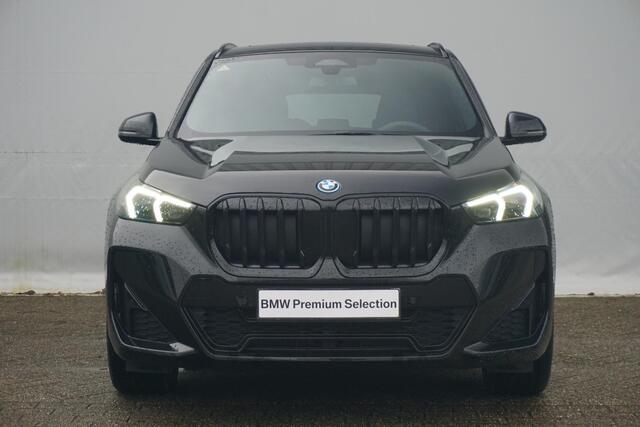 BMW X1 xDrive25e M Sport Pro / Trekhaak / Stoel- en Stuurverwarming