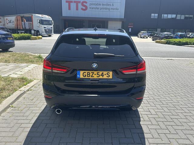 BMW X1 xDrive25e Executive Sportline, M stuurwiel, Keyless, Camera