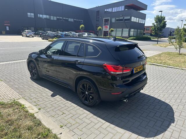 BMW X1 xDrive25e Executive Sportline, M stuurwiel, Keyless, Camera