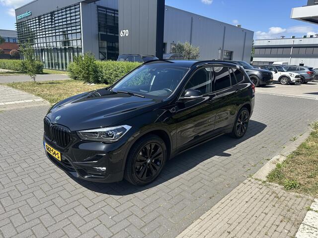 BMW X1 xDrive25e Executive Sportline, M stuurwiel, Keyless, Camera