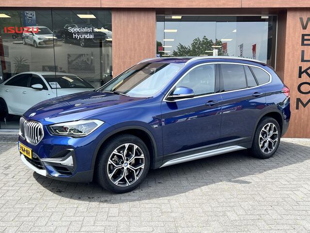 BMW X1 sDrive18i High Executive - xLine | Leder | Panorama | Sportstoel | Navigatie/ map