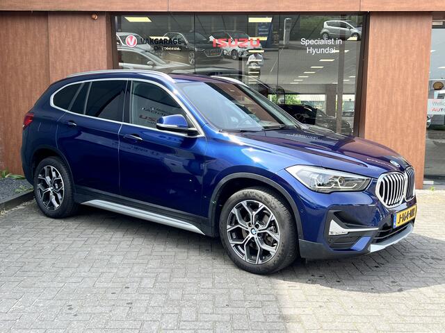 BMW X1 sDrive18i High Executive - xLine | Leder | Panorama | Sportstoel | Navigatie/ map