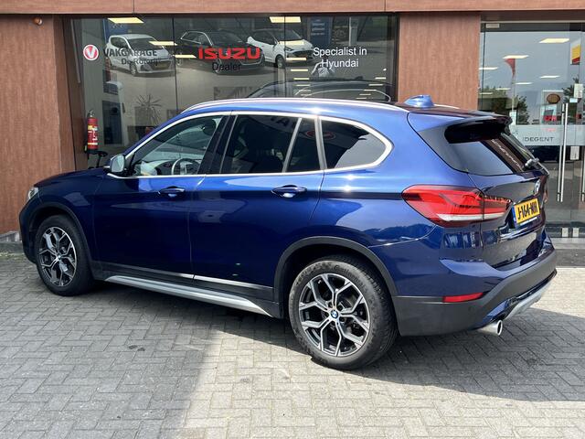 BMW X1 sDrive18i High Executive - xLine | Leder | Panorama | Sportstoel | Navigatie/ map
