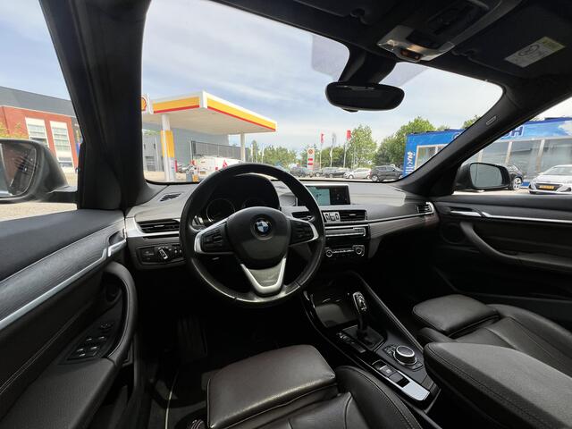 BMW X1 sDrive18i High Executive - xLine | Leder | Panorama | Sportstoel | Navigatie/ map