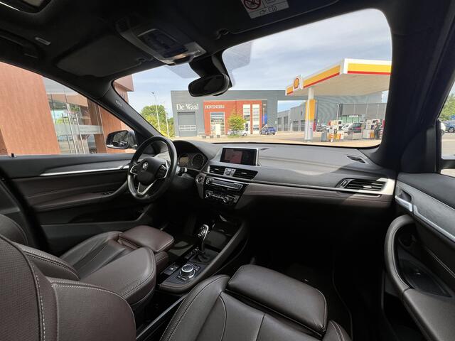 BMW X1 sDrive18i High Executive - xLine | Leder | Panorama | Sportstoel | Navigatie/ map