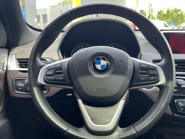 BMW X1 sDrive18i High Executive - xLine | Leder | Panorama | Sportstoel | Navigatie/ map
