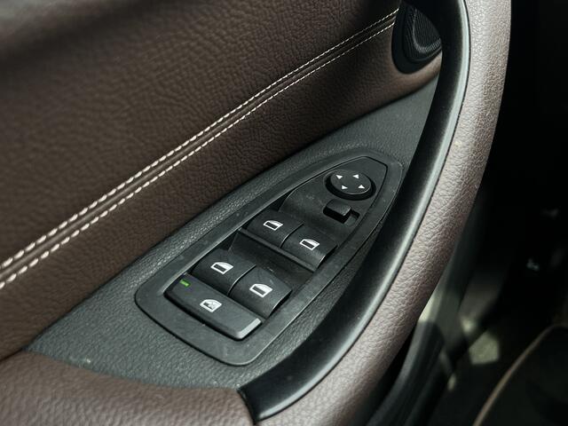 BMW X1 sDrive18i High Executive - xLine | Leder | Panorama | Sportstoel | Navigatie/ map