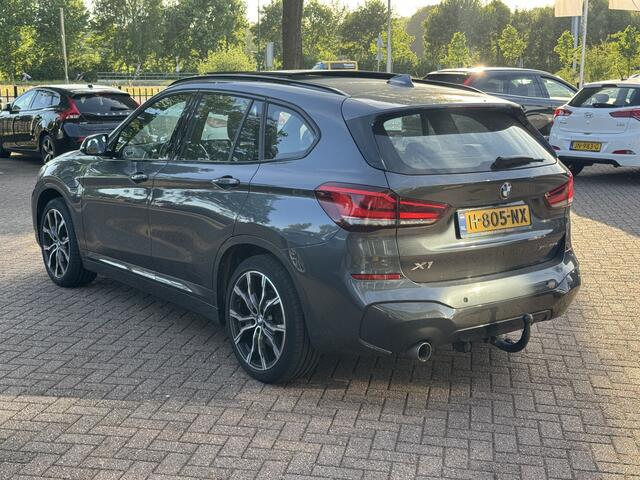 BMW X1 xDrive25e Executive Ed. M Sport / Trekhaak / Panoramadak / Camera / Head-up / Leder / 19'' / Navigatie / Stoelverwarming / DAB / Cruise Control