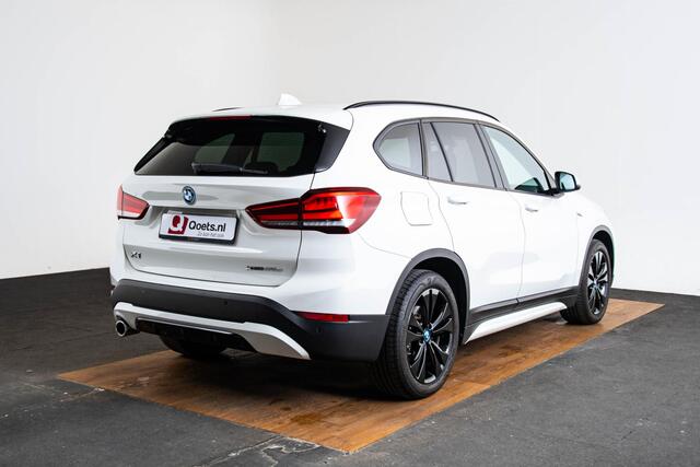 BMW X1 xDrive25e High Executive Sport Line - Leder - Comfort Access - Park Assistant - Adaptieve LED verlichting - Lendensteun - Stoelverwarming - M sportstuurwiel