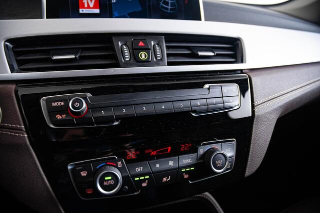BMW X1 xDrive25e High Executive Sport Line - Leder - Comfort Access - Park Assistant - Adaptieve LED verlichting - Lendensteun - Stoelverwarming - M sportstuurwiel