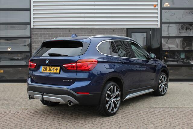 BMW X1 xDrive20i High Executive / HUD / Leer / Camera / N.A.P.
