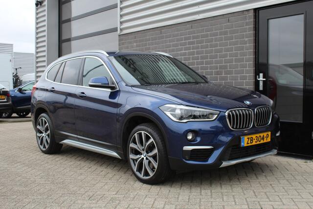 BMW X1 xDrive20i High Executive / HUD / Leer / Camera / N.A.P.