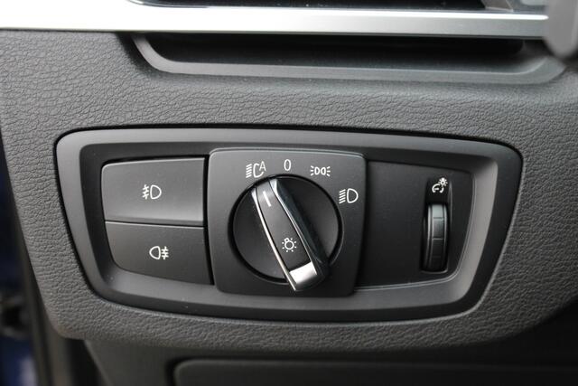 BMW X1 xDrive20i High Executive / HUD / Leer / Camera / N.A.P.