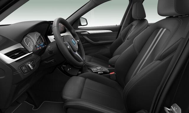 BMW X1 xDrive25e | M-Sport | Panorama | Head-Up | HiFi | Camera | Stoel + Stuurverw. | Driving Ass + / ACC