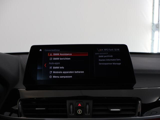 BMW X1 sDrive20i High Executive M-Pakket | Trekhaak Afneembaar | Sportstoelen | Adaptieve Cruise Control | DAB | Achteruitrijcamera | HUD | Navigatie | Stoelverwarming | Verwarmbaar stuurwiel | LED |
