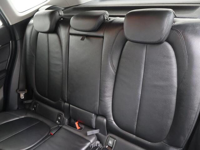 BMW X1 sDrive20i High Executive | Automaat | Headup display | Multifunctioneel stuurwiel | Cruise control | Speedlimiter | Spraakbediening | Automatische verlichting | Deurvergrendeling | Climate | Stoelverwarming | Start/Stop engine | Dynamische instellingen | 
