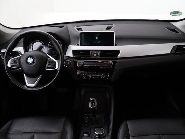 BMW X1 sDrive20i High Executive | Automaat | Headup display | Multifunctioneel stuurwiel | Cruise control | Speedlimiter | Spraakbediening | Automatische verlichting | Deurvergrendeling | Climate | Stoelverwarming | Start/Stop engine | Dynamische instellingen | 