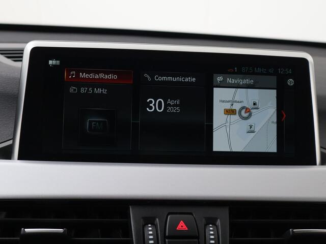 BMW X1 sDrive20i High Executive | Automaat | Headup display | Multifunctioneel stuurwiel | Cruise control | Speedlimiter | Spraakbediening | Automatische verlichting | Deurvergrendeling | Climate | Stoelverwarming | Start/Stop engine | Dynamische instellingen | 