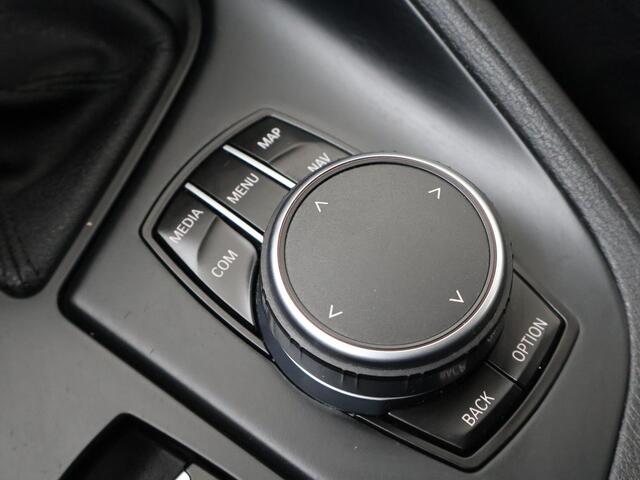 BMW X1 sDrive20i High Executive | Automaat | Headup display | Multifunctioneel stuurwiel | Cruise control | Speedlimiter | Spraakbediening | Automatische verlichting | Deurvergrendeling | Climate | Stoelverwarming | Start/Stop engine | Dynamische instellingen | 