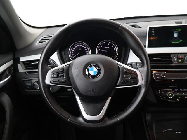 BMW X1 sDrive20i High Executive | Automaat | Headup display | Multifunctioneel stuurwiel | Cruise control | Speedlimiter | Spraakbediening | Automatische verlichting | Deurvergrendeling | Climate | Stoelverwarming | Start/Stop engine | Dynamische instellingen | 