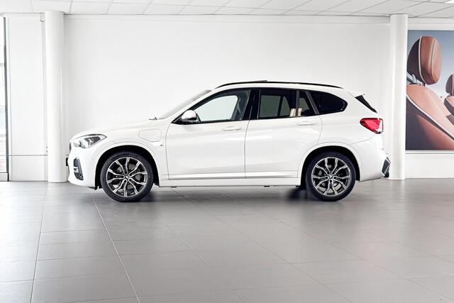 BMW X1 xDrive25e High Executive | M Sport | Harman Kardon | Stoelverwarming | Trekhaak |