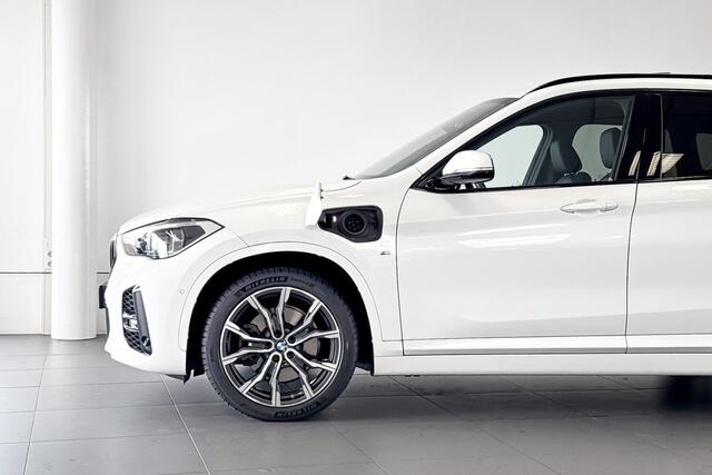 BMW X1 xDrive25e High Executive | M Sport | Harman Kardon | Stoelverwarming | Trekhaak |