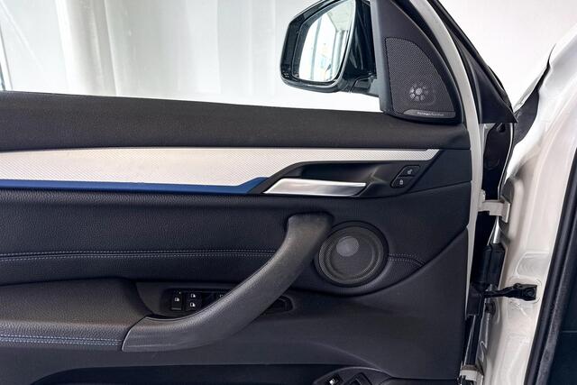 BMW X1 xDrive25e High Executive | M Sport | Harman Kardon | Stoelverwarming | Trekhaak |