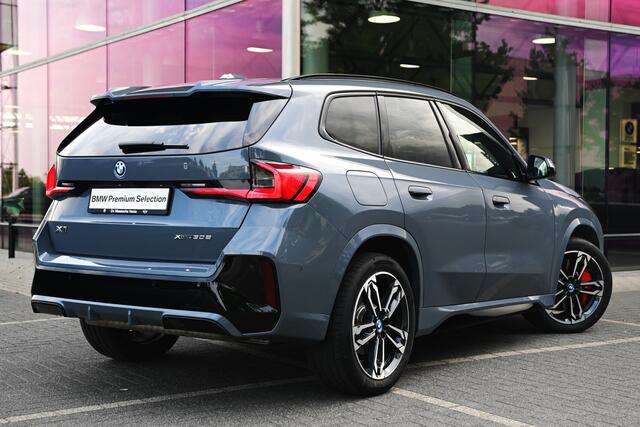BMW X1 xDrive30e M Sport Automaat / Sportstoelen / M Adaptief onderstel / Massagefunctie / Comfort Access / Adaptieve LED / Head-Up / Harman-Kardon / Live Cockpit Professional