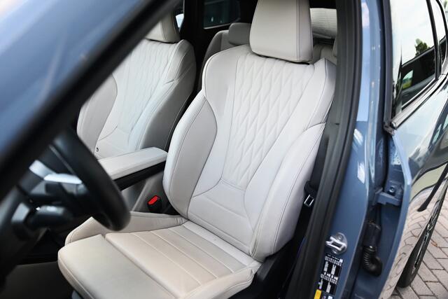 BMW X1 xDrive30e M Sport Automaat / Sportstoelen / M Adaptief onderstel / Massagefunctie / Comfort Access / Adaptieve LED / Head-Up / Harman-Kardon / Live Cockpit Professional