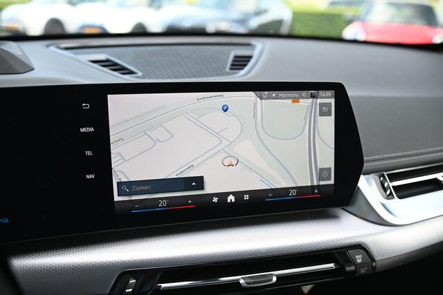 BMW X1 xDrive30e M Sport Automaat / Sportstoelen / M Adaptief onderstel / Massagefunctie / Comfort Access / Adaptieve LED / Head-Up / Harman-Kardon / Live Cockpit Professional