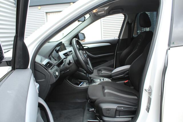 BMW X1 sDrive18i 136pk Centennial Executive AUTOMAAT NL-Auto NAP Clima Cruise Navi PDC 17"LMV Afn. Trekaak 1700kg